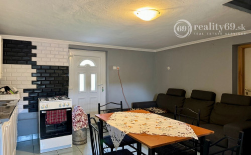 MAĎARSKO - RUDABÁNYA  3 IZBOVÝ RODINNÝ DOM S POZEMKOM 600 M2