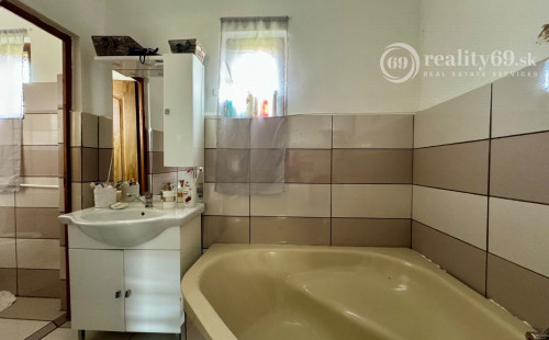 MAĎARSKO - RUDABÁNYA  3 IZBOVÝ RODINNÝ DOM S POZEMKOM 600 M2