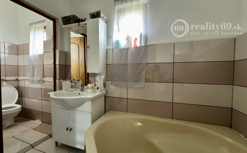 MAĎARSKO - RUDABÁNYA  3 IZBOVÝ RODINNÝ DOM S POZEMKOM 600 M2