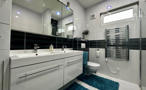 RUSKOV - MODERNÝ 4 IZBOVÝ BUNGALOV, TERASA, VÍRIVKA