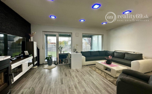RUSKOV - MODERNÝ 4 IZBOVÝ BUNGALOV, TERASA, VÍRIVKA