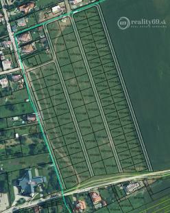 ROZHANOVCE - STAVEBNÉ PARCELY S VÝMEROU 447 a 448 M2, IS V CENE, CESTY A CHODNÍKY.