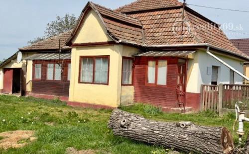 MAĎARSKO - MÉRA 3 IZBOVÝ DOM S VEĽKÝM POZEMKOM 3000 M2.