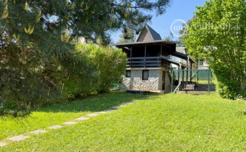 MAĎARSKO - JAZERO RAKACA - 2 IZBOVÁ POSCHODOVÁ CHATA  - PRI JAZERE S TERASOU.