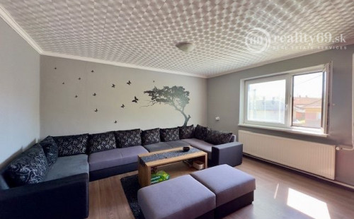 MAĎARSKO - PERKUPA 5 IZBOVÝ POSCHODOVÝ DOM PO REKONŠTRUKCII.