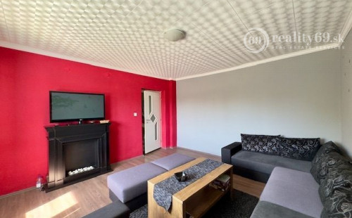 MAĎARSKO - PERKUPA 5 IZBOVÝ POSCHODOVÝ DOM PO REKONŠTRUKCII.