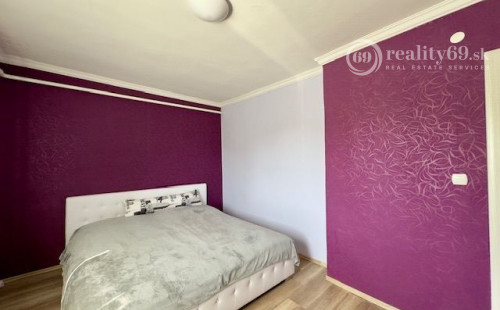 MAĎARSKO - PERKUPA 5 IZBOVÝ POSCHODOVÝ DOM PO REKONŠTRUKCII.