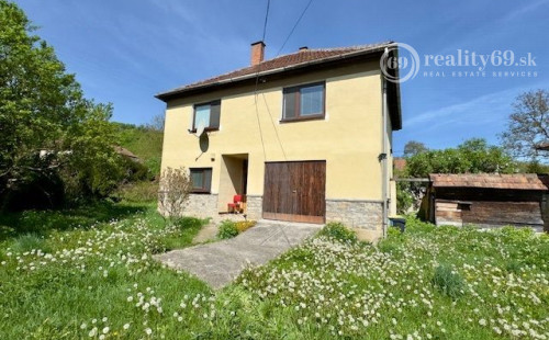 MAĎARSKO - PERKUPA 5 IZBOVÝ POSCHODOVÝ DOM PO REKONŠTRUKCII.