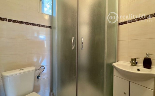 MAĎARSKO - PERKUPA 5 IZBOVÝ POSCHODOVÝ DOM PO REKONŠTRUKCII.