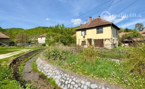 MAĎARSKO - PERKUPA 5 IZBOVÝ POSCHODOVÝ DOM PO REKONŠTRUKCII.