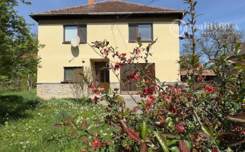 MAĎARSKO - PERKUPA 5 IZBOVÝ POSCHODOVÝ DOM PO REKONŠTRUKCII.