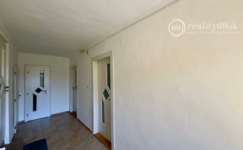 MAĎARSKO - PERKUPA 5 IZBOVÝ POSCHODOVÝ DOM PO REKONŠTRUKCII.