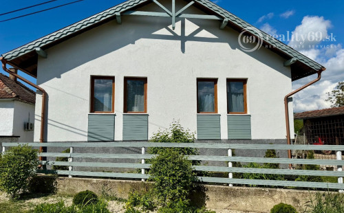 MAĎARSKO - SZENDRO PEKNÝ 3 IZBOVÝ POSCHODOVÝ RODINNÝ DOM.