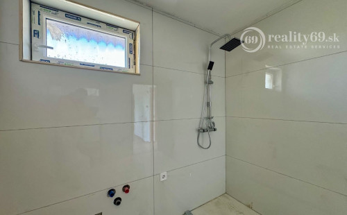 MAĎARSKO - SZENDRO PEKNÝ 3 IZBOVÝ POSCHODOVÝ RODINNÝ DOM.