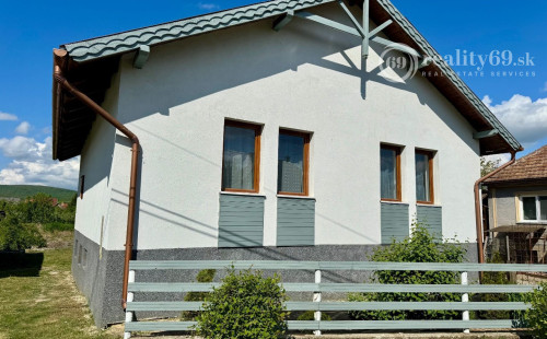 MAĎARSKO - SZENDRO PEKNÝ 3 IZBOVÝ POSCHODOVÝ RODINNÝ DOM.