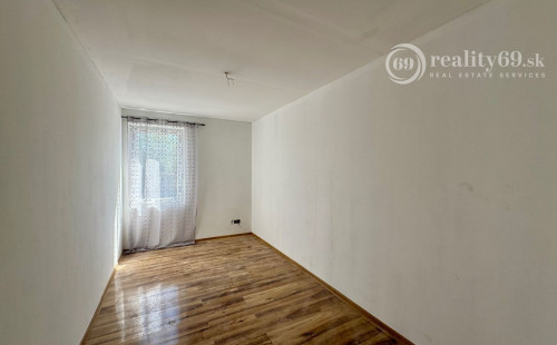 MAĎARSKO - SZENDRO PEKNÝ 3 IZBOVÝ POSCHODOVÝ RODINNÝ DOM.