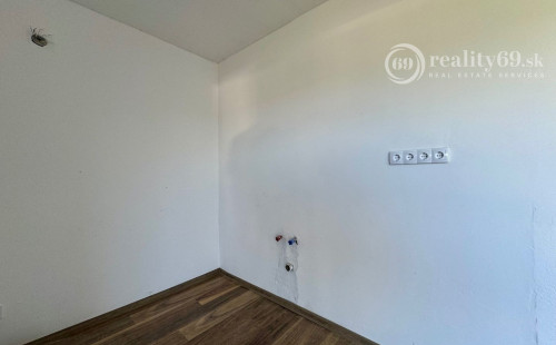 MAĎARSKO - SZENDRO PEKNÝ 3 IZBOVÝ POSCHODOVÝ RODINNÝ DOM.