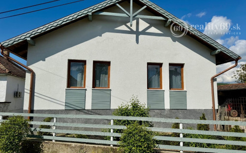 MAĎARSKO - SZENDRO PEKNÝ 3 IZBOVÝ POSCHODOVÝ RODINNÝ DOM.