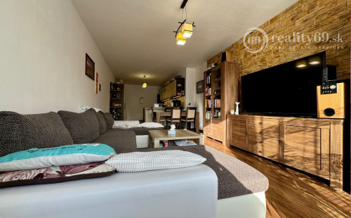 FURČA - KOMPLEX NA HORE - 3 IZBOVÝ KOMPLETNE ZARIADENÝ BYT 84 M2, 2 BALKÓNY.