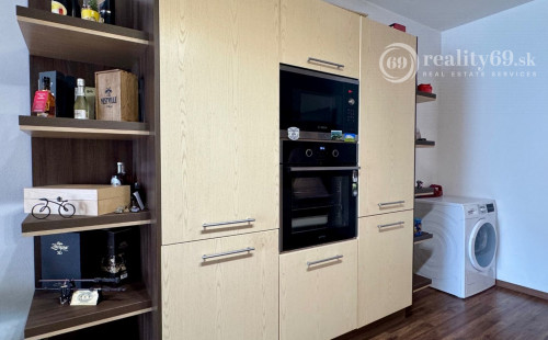 FURČA - KOMPLEX NA HORE - 3 IZBOVÝ KOMPLETNE ZARIADENÝ BYT 84 M2, 2 BALKÓNY.