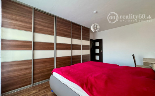 FURČA - KOMPLEX NA HORE - 3 IZBOVÝ KOMPLETNE ZARIADENÝ BYT 84 M2, 2 BALKÓNY.