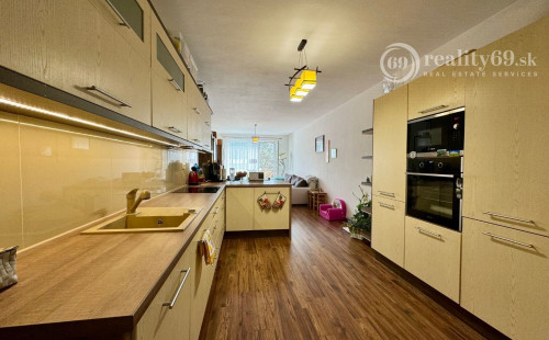 FURČA - KOMPLEX NA HORE - 3 IZBOVÝ KOMPLETNE ZARIADENÝ BYT 84 M2, 2 BALKÓNY.