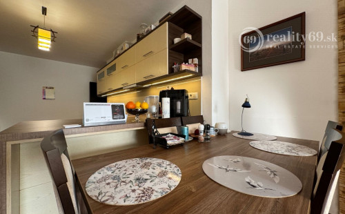 FURČA - KOMPLEX NA HORE - 3 IZBOVÝ KOMPLETNE ZARIADENÝ BYT 84 M2, 2 BALKÓNY.