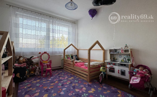 FURČA - KOMPLEX NA HORE - 3 IZBOVÝ KOMPLETNE ZARIADENÝ BYT 84 M2, 2 BALKÓNY.