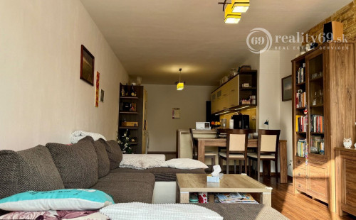 FURČA - KOMPLEX NA HORE - 3 IZBOVÝ KOMPLETNE ZARIADENÝ BYT 84 M2, 2 BALKÓNY.