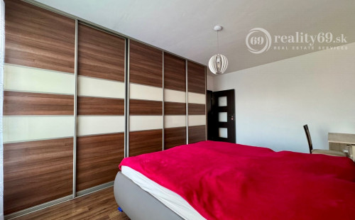 FURČA - KOMPLEX NA HORE - 3 IZBOVÝ KOMPLETNE ZARIADENÝ BYT 84 M2, 2 BALKÓNY.