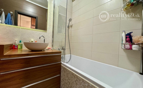 FURČA - KOMPLEX NA HORE - 3 IZBOVÝ KOMPLETNE ZARIADENÝ BYT 84 M2, 2 BALKÓNY.