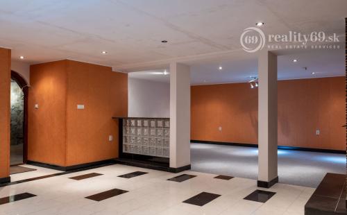 MARIÁNKA - TOP PONUKA PENZÓN S 13 IZBAMI, VINÁREŇ, BAZÉN, ALTÁNOK - SUPER STAV.