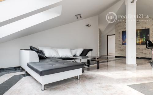 MARIÁNKA - MEZONETOVÝ 4 IZBOVÝ BYT 170 M2 S TERASOU.