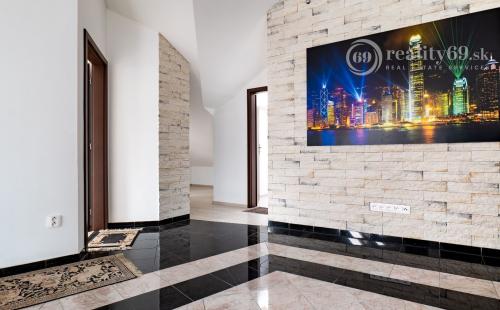 MARIÁNKA - MEZONETOVÝ 4 IZBOVÝ BYT 170 M2 S TERASOU.