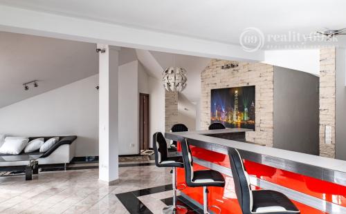 MARIÁNKA - MEZONETOVÝ 4 IZBOVÝ BYT 170 M2 S TERASOU.