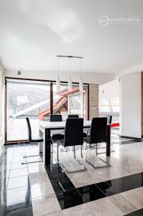 MARIÁNKA - MEZONETOVÝ 4 IZBOVÝ BYT 170 M2 S TERASOU.