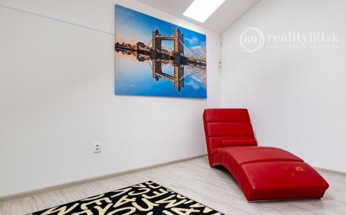 MARIÁNKA - MEZONETOVÝ 4 IZBOVÝ BYT 170 M2 S TERASOU.