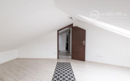 MARIÁNKA - MEZONETOVÝ 4 IZBOVÝ BYT 170 M2 S TERASOU.