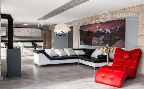 REZERVOVANÉ - MARIÁNKA - PEKNÝ 3 IZBOVÝ BYT 108 M2 S KRÁSNYM VÝHĽADOM.