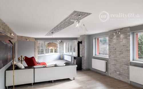 REZERVOVANÉ - MARIÁNKA - PEKNÝ 3 IZBOVÝ BYT 108 M2 S KRÁSNYM VÝHĽADOM.