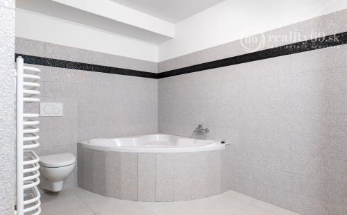 REZERVOVANÉ - MARIÁNKA - PEKNÝ 3 IZBOVÝ BYT 108 M2 S KRÁSNYM VÝHĽADOM.