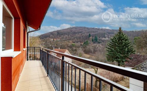 REZERVOVANÉ - MARIÁNKA - PEKNÝ 3 IZBOVÝ BYT 108 M2 S KRÁSNYM VÝHĽADOM.