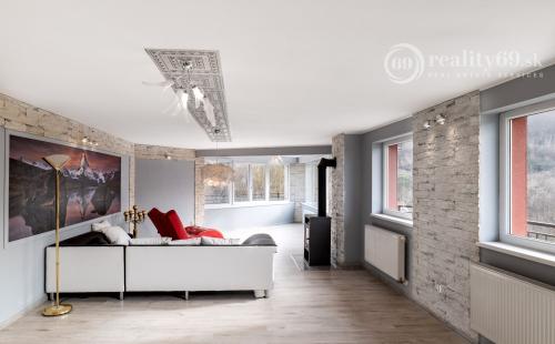 REZERVOVANÉ - MARIÁNKA - PEKNÝ 3 IZBOVÝ BYT 108 M2 S KRÁSNYM VÝHĽADOM.