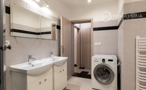 MARIÁNKA - ZAUJÍMAVÝ 3 IZBOVÝ BYT 108 M2 V SAMOSTATNOM BYTOVOM DOME.