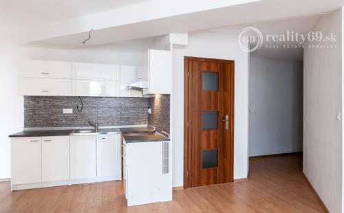 MARIÁNKA - 2 IZBOVÝ BYT 55 M2 VHODNÝ AJ NA PODNIKANIE.