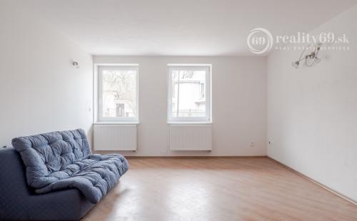 MARIÁNKA - 2 IZBOVÝ BYT 55 M2 VHODNÝ AJ NA PODNIKANIE.