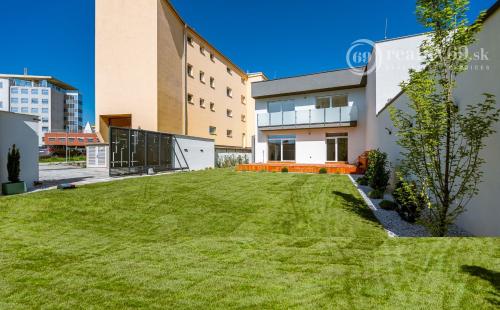 JUH - LUXUSNÁ NOVOSTAVBA 5 IZBOVÉHO RD V TOP LOKALITE