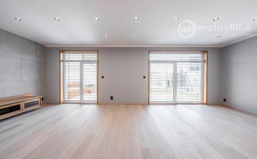 JUH - LUXUSNÁ NOVOSTAVBA 5 IZBOVÉHO RD V TOP LOKALITE