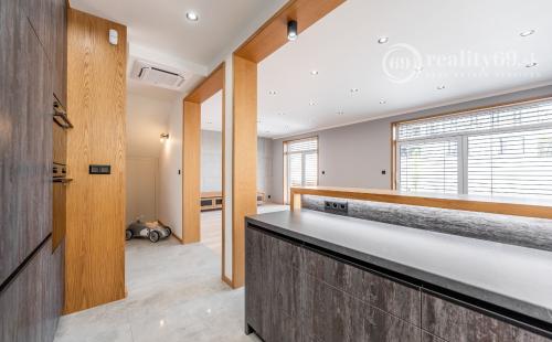 JUH - LUXUSNÁ NOVOSTAVBA 5 IZBOVÉHO RD V TOP LOKALITE