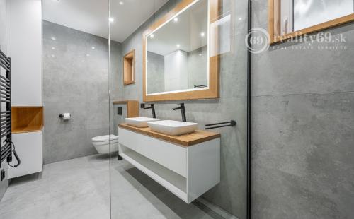 JUH - LUXUSNÁ NOVOSTAVBA 5 IZBOVÉHO RD V TOP LOKALITE